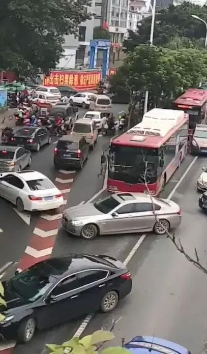 南宁警察爆料事件视频,真相与争议交织的警界风波 第2张 南宁警察爆料事件视频,真相与争议交织的警界风波 第2张