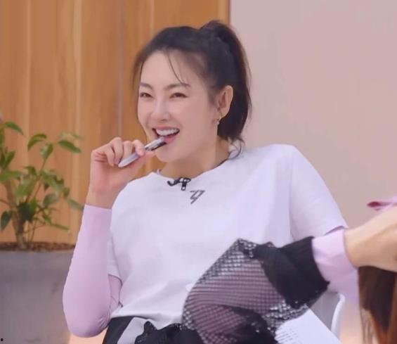 娱乐爆料王琳凯视频播放,播放量飙升,粉丝热议不断!  第3张 娱乐爆料王琳凯视频播放,播放量飙升,粉丝热议不断!  第3张