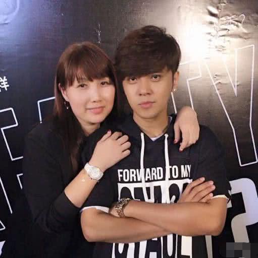 化妆师爆料男团成员视频,化妆师亲曝化妆全过程  第3张 化妆师爆料男团成员视频,化妆师亲曝化妆全过程  第3张