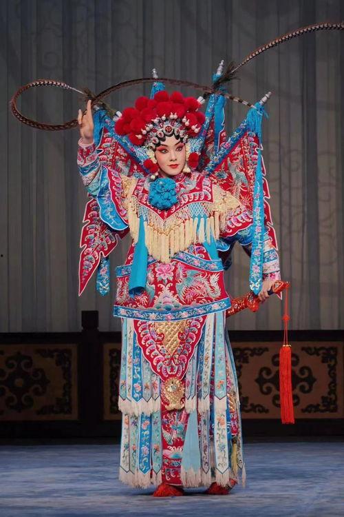 新龙袍外观爆料视频在线观看,外观爆料视频带你领略皇家风范 第3张 新龙袍外观爆料视频在线观看,外观爆料视频带你领略皇家风范 第3张