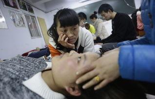 18按摩师在线观看,18按摩师在线观看，揭秘专业按摩技巧与放松之道