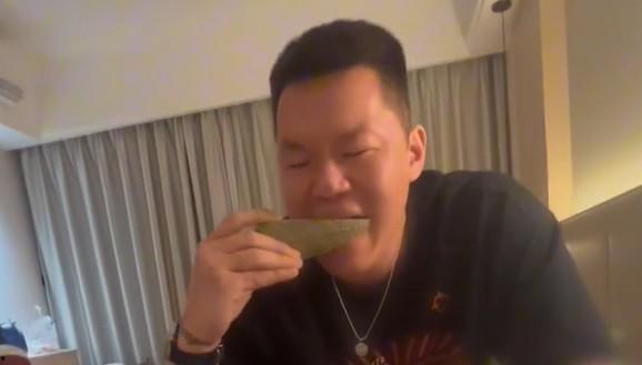 网红吃瓜胖子图片高清视频,趣味横生的美食瞬间 第3张 网红吃瓜胖子图片高清视频,趣味横生的美食瞬间 第3张
