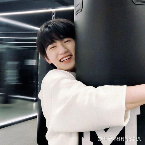 宋亚轩爆料穿搭视频,时尚达人私藏搭配技巧大公开 第3张 宋亚轩爆料穿搭视频,时尚达人私藏搭配技巧大公开 第3张