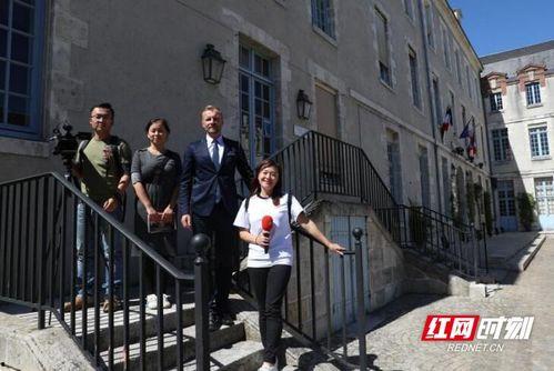 景区吃瓜网红事件视频,一场网络狂欢背后的争议与反思 第3张 景区吃瓜网红事件视频,一场网络狂欢背后的争议与反思 第3张